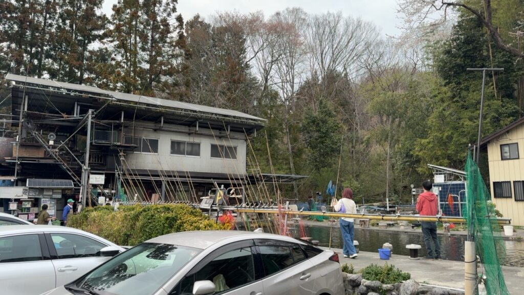 釣り堀のマストアイテム「のべ竿」